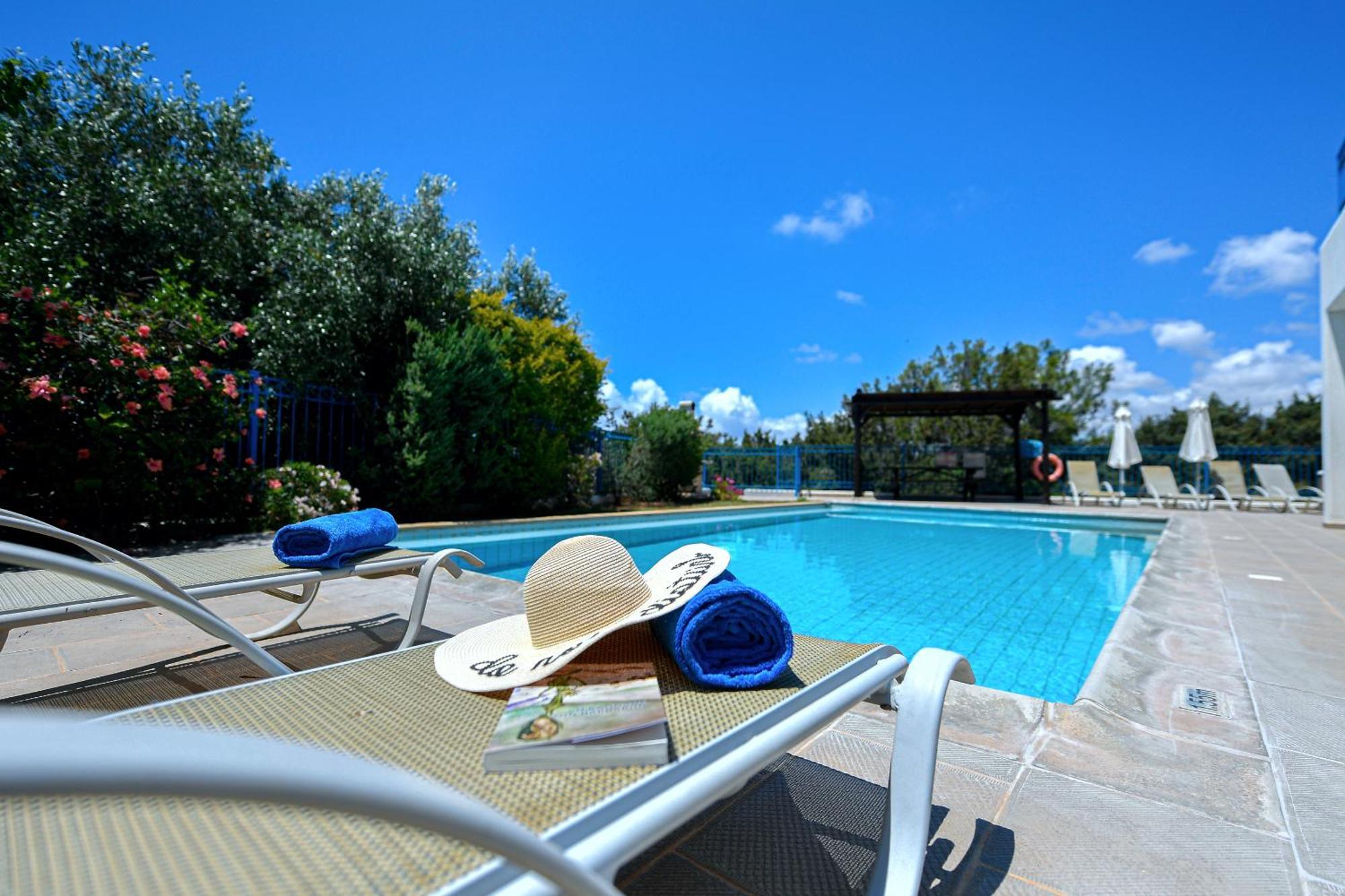 Azzurro Holiday Villas Peyia Exterior photo